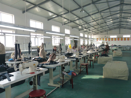 工作(zuo)服(fu)生(sheng)産車間